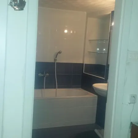 Apartman Hana アパート *